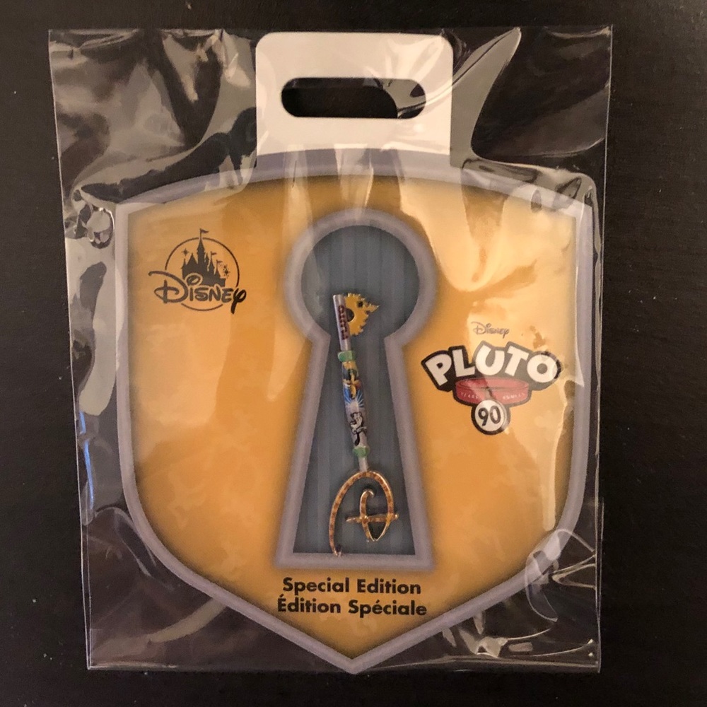 Pluto Key Pin